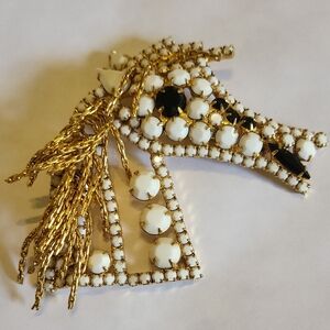 Elegant Horse Head Brooch with Gold and White Accents